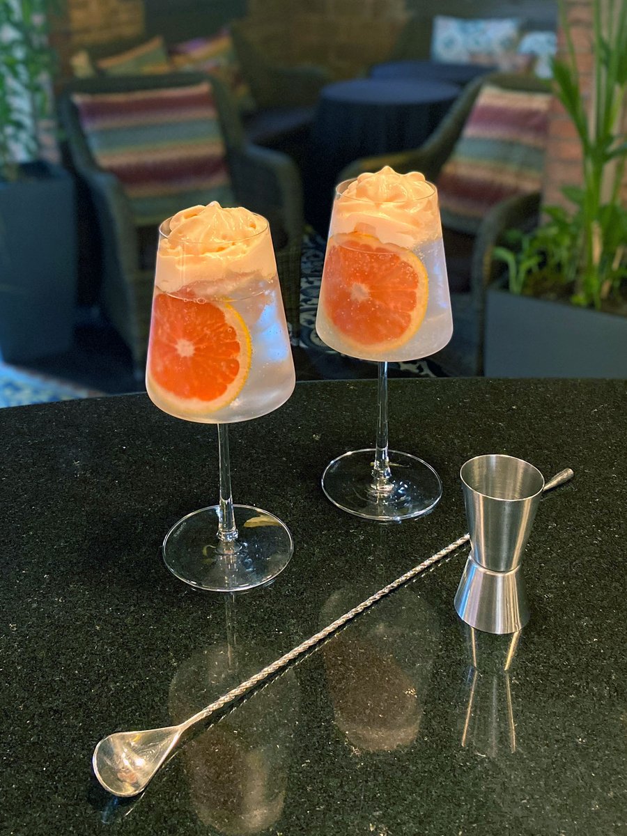 TorreRosaBCN's tweet photo. Aquest mes d’octubre, et presentem una nova manera de gaudir del teu Gin-tonic, el Cel Rogent
https://t.co/MxFTqQdP4u
#CelRogent #CòctelDelMes #CocteleriaTorreRosa #TorreRosabcn #CocteleriaBarcelona #FoodieBlackWeek https://t.co/sQUx4HBElP