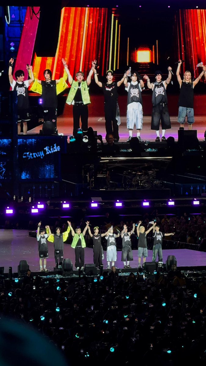 hyunyonghee's tweet image. .° ༘🎧⋆🖇₊˚ෆ 𝓬𝓸𝓷𝓬𝓮𝓻𝓽𝓼𖤐ᝰ.ᐟ𖦹₊⊹

threads of concerts i’ve been to!