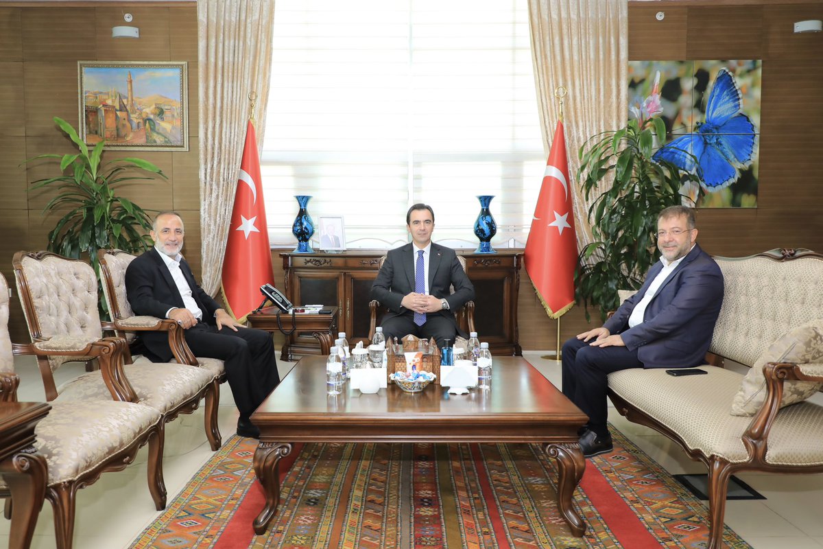 İlimizin önemli İş insanlarından ve AK Parti 22., 23., 24. ve 27. Dönem Milletvekili Vahit Kiler, beraberindeki iş insanı Atilla Ersan ile birlikte Valimiz Sayın <a href="/ahmetkarakaya37/">Ahmet Karakaya</a>’ya hayırlı olsun ziyaretinde bulundu.

<a href="/Vahit_Kiler/">Vahit KİLER</a> 
<a href="/AtillaErsan/">Atilla ERSAN</a>