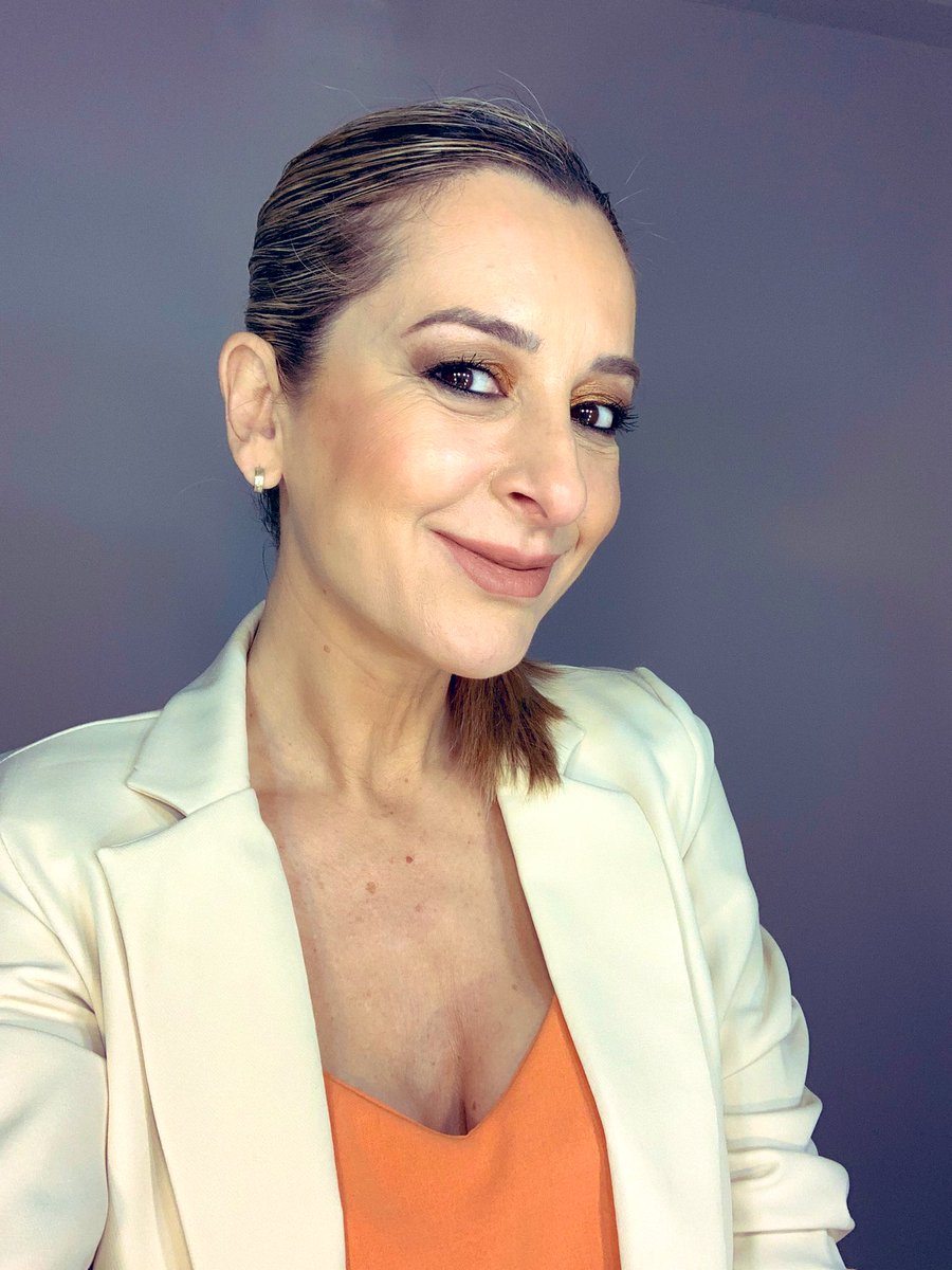 Buen lunes y buena semana para cada uno de nosotros!! ✨

Buen díííííaaa!