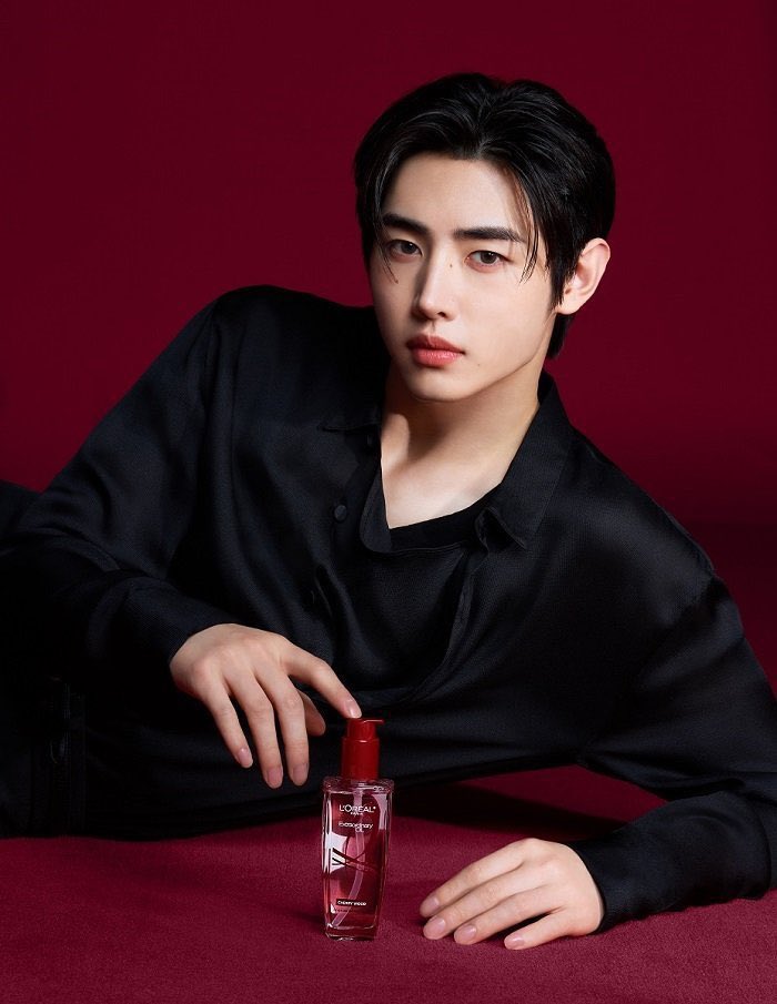 kchartsmaster's tweet photo. ENHYPEN’s Sunghoon for L'Oréal Paris. https://t.co/I7IMOgrajN