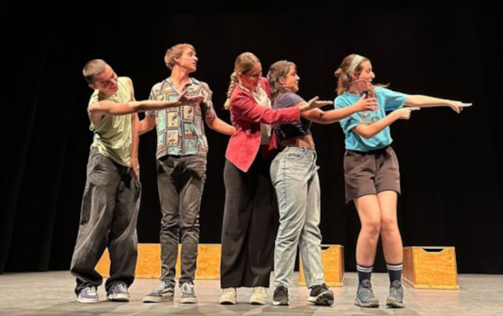 La 440 Cia. porta a #Gavà l’obra pròpia Vagó 8uit. El  grup, que posarà en escena aquest muntatge el 5 d’octubre a les 8 del  vespre a l’ <a href="/espaimaragall/">Gavà Cultura</a>  l, vol reflexionar sobre la velocitat a la que  vivim la vida avui dia elbruguersdigital.cat/vago-8uit/