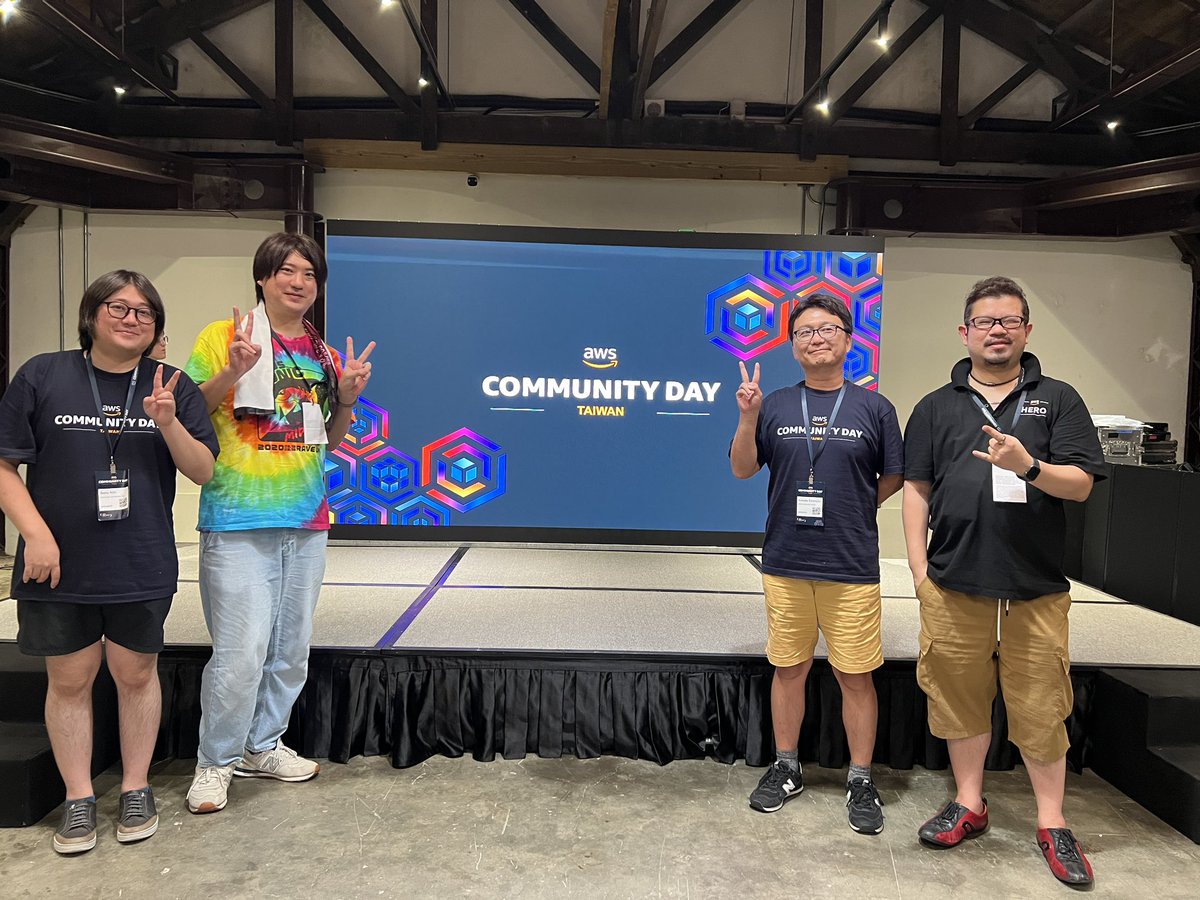 Typhon666_death's tweet image. 写真振り返ってたけど、AWS Community Day Taiwan 2024 いい思い出しかない。質問くれた方からも丁寧にメールきてた。
日本から行った4人と、そして台湾の運営メンバーも。レジストは700人くらいといってたかな。
そして、運営が若ぇ！w
w/@miu_crescent @coosuke @lopburny 
#awscmdtw #awsugtw