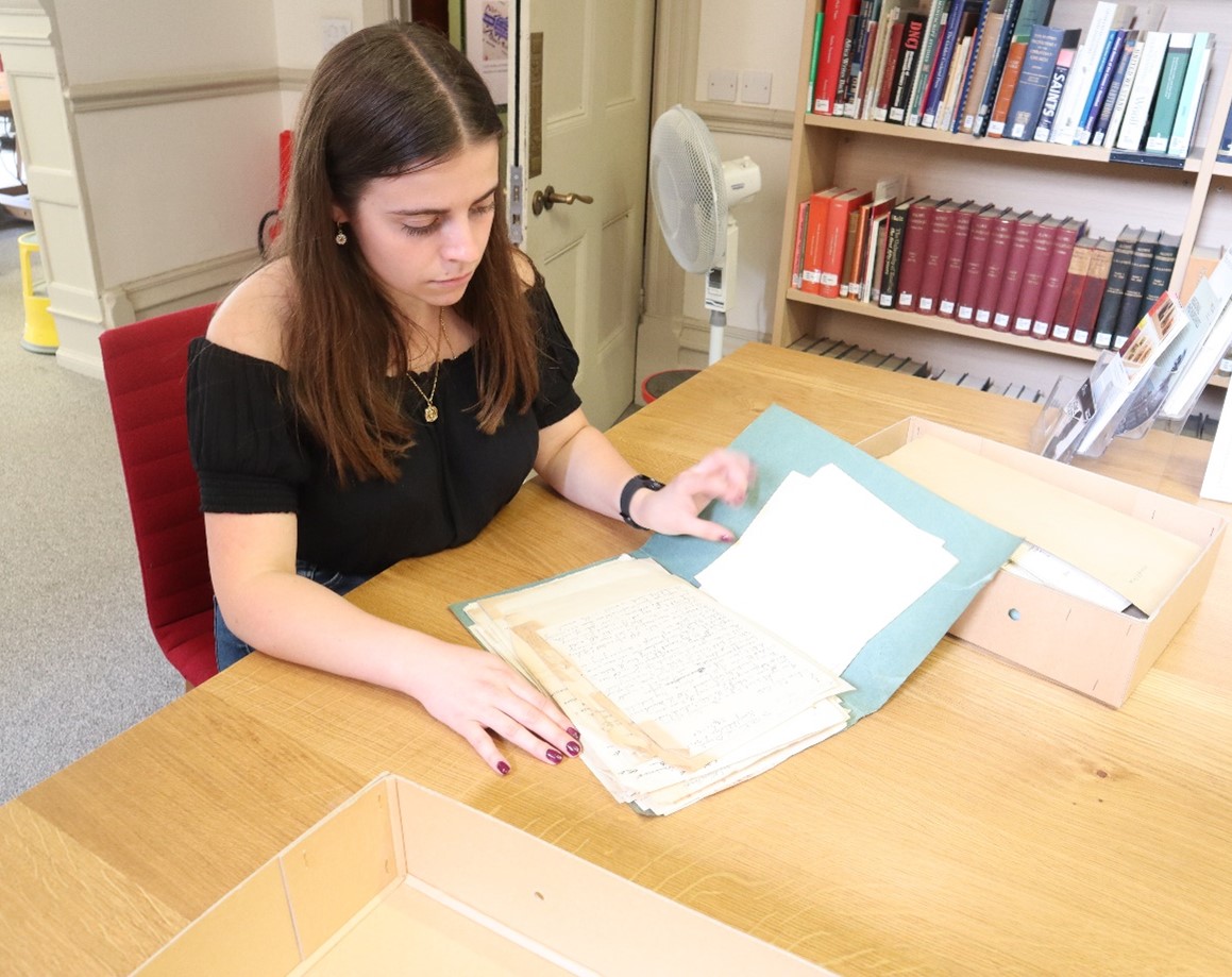 💻In our latest blog post, our student Courtney Murch reflects on her time in the archive over the summer: unireadinghistory.com/?p=7836