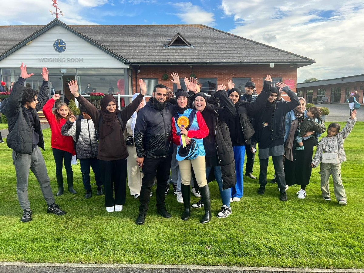 TheUrbanEquest's tweet photo. Hana Patel becomes UEA’s first ever competitive racer placing 4th from nine racers in the Area 5 Pony Race at @BangorRaces we are beyond proud. A 🌟is born 🤩

#diversity #inclusion #representation #equality #muslim #hijabi #unity #horseracing https://t.co/KSselM08xy
