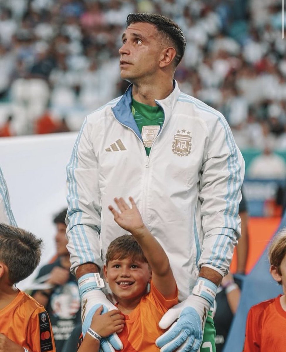 Acepto la sanción de la <a href="/FIFAcom/">FIFA</a> y pido disculpas si ofendí a alguien, el momento de celebración es para hacer sonreír a muchos chicos y no faltar el respeto a nadie.
Apoyaré a mis amigos en esta fecha FIFA con el dolor de no poder estar