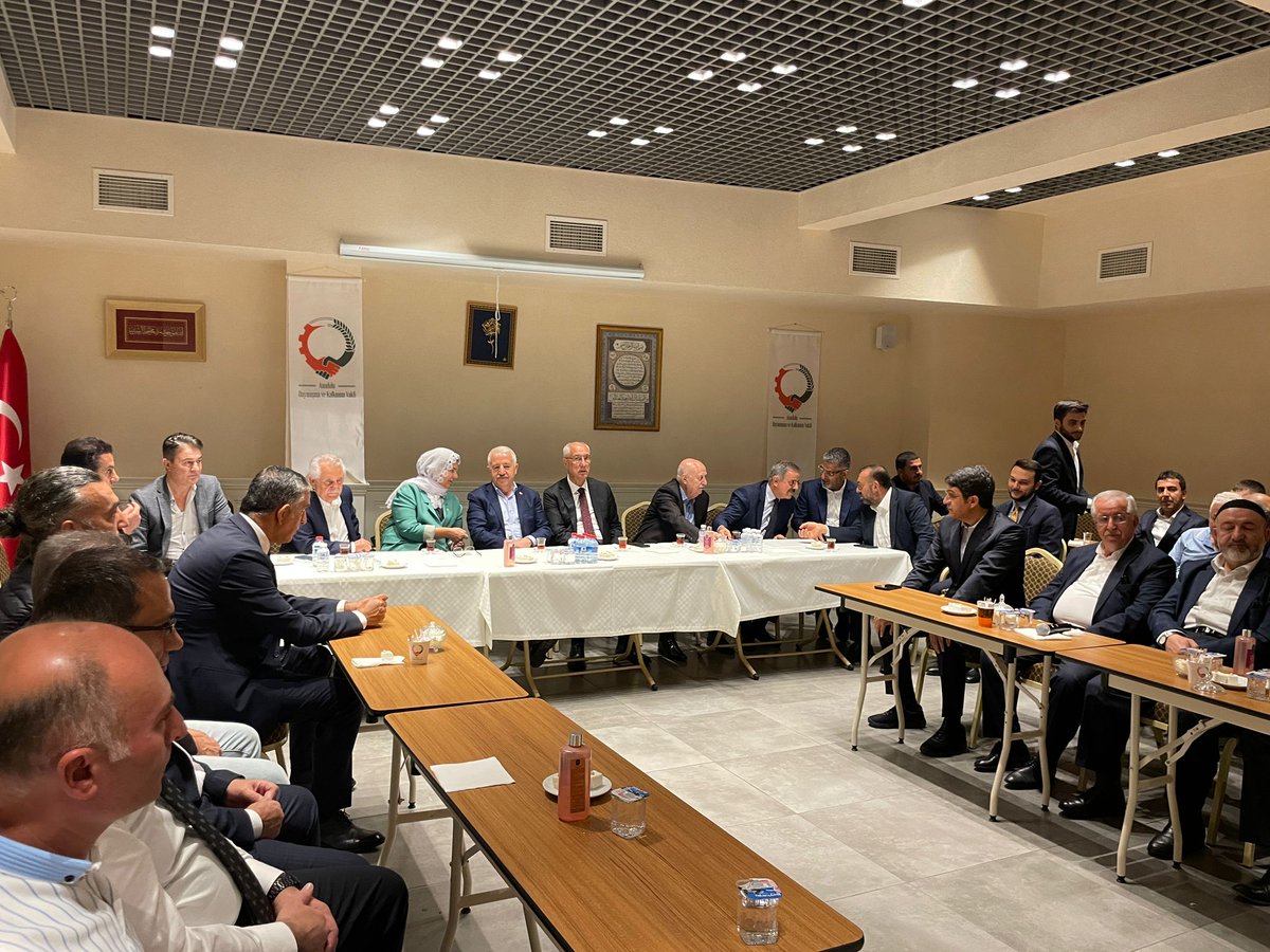 Kepoluasuna's tweet photo. Ankara Anadolu Kalkınma ve Dayanışma Vakfında;

Bingöl Milletvekilimiz Sn. Zeki Korkutata'nın vefat eden kıymetli babası Ahmet Korkutata’nın taziyesinde bulunduk. 

Merhuma Cenab-ı Allah’tan rahmet; değerli Milletvekilimize, ailesine ve sevenlerine başsağlığı ve sabır diliyorum.

Mekanı cennet, makamı âlî olsun.
@Korkutata_Zeki