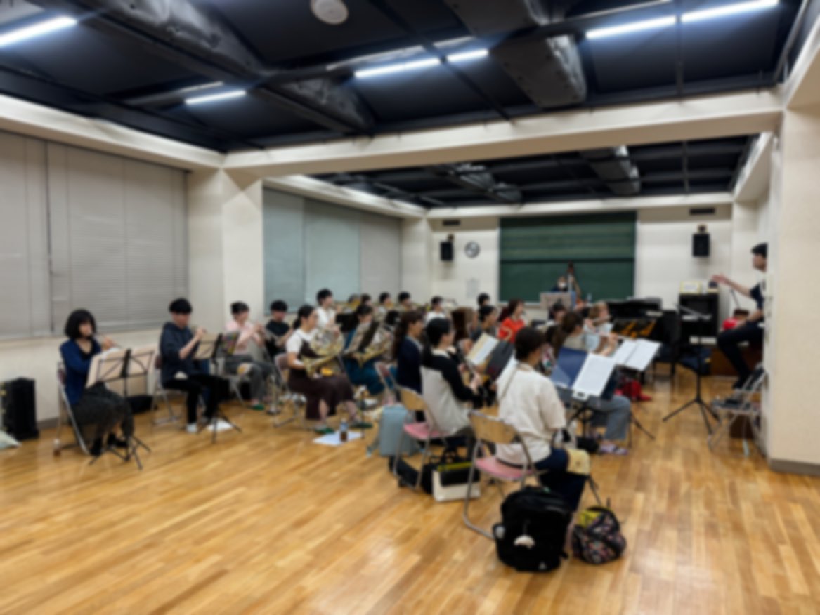 ChigasakiWS's tweet photo. 土曜日は第1部の曲を合奏しました！
テンポや強弱が目まぐるしく変わる曲が多く、場面ごとに吹き方を一つ一つ確認して曲の流れを確認しました🎵
そしてウィンターコンサートまで約3ヶ月を切りました！😳団員一同、皆様に楽しい音楽の時間を届けられるように来月の練習も頑張ってまいります！✊ https://t.co/FqBHCkFEfb