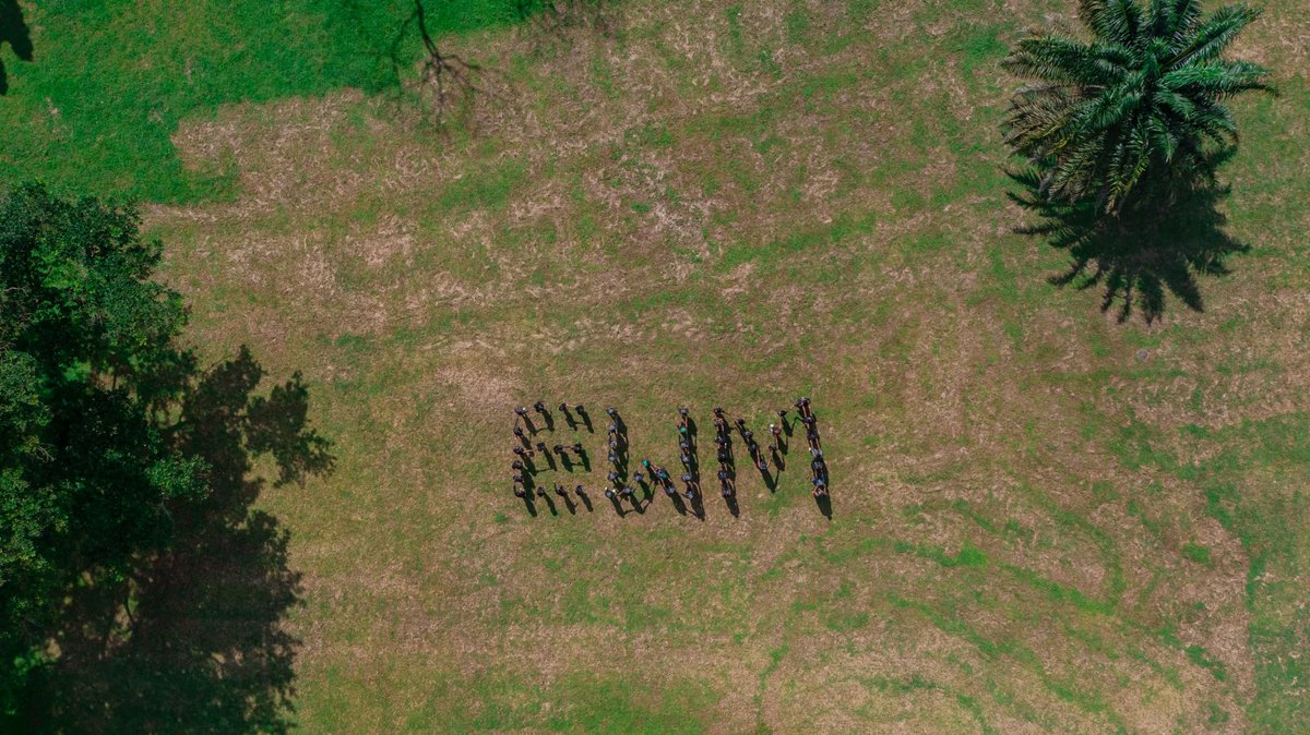 EWMValientes23's tweet photo. From lecture halls to life goals – Class of 2023, our journey is just beginning! 🚀 #EndOfAnEra #Graduates https://t.co/9OmMa5e4t0