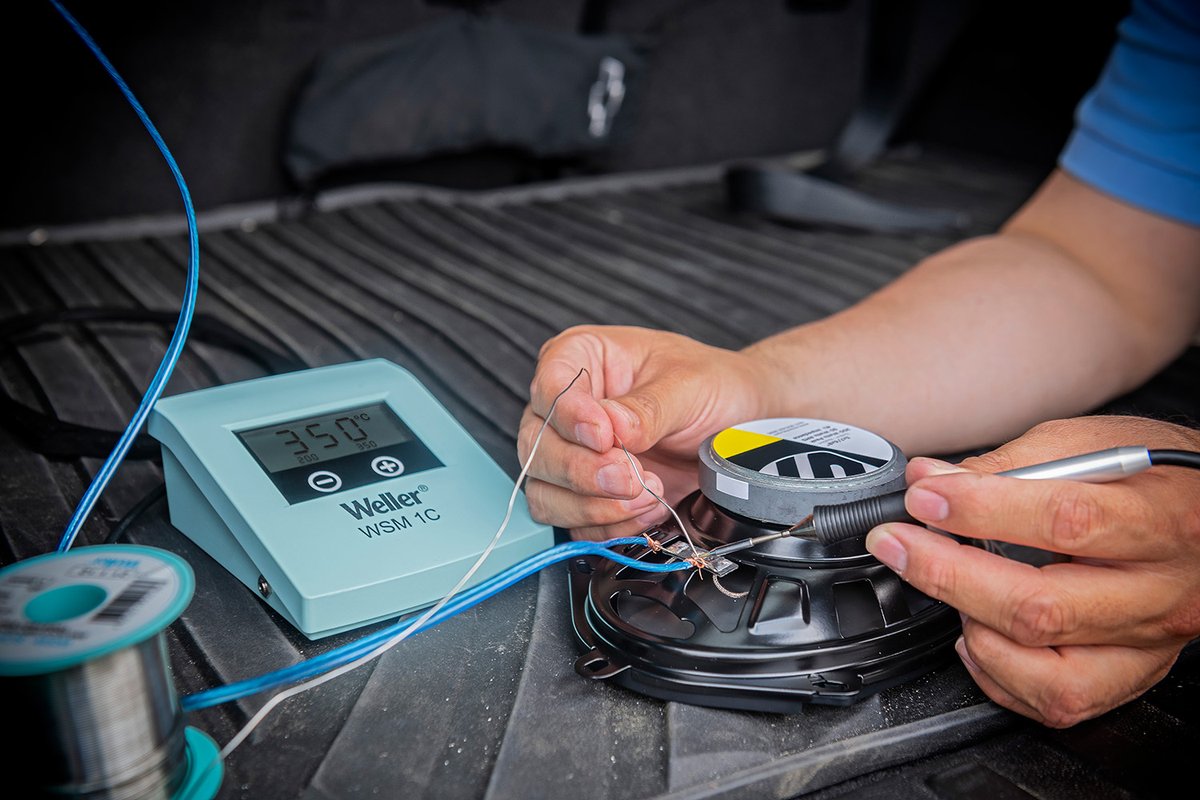 WellerTools's tweet photo. #Rechargeable. #Battery. #Mobile. 
#60minutes #professional #soldering results independently of a stationary #power source. #WellerTools WSM 1C - the mobile soldering station
#hobby #industry #ems #innovative #independent #micro #results #industry #EMS #outdoor #Weller #DIY #news https://t.co/VEhnQx1DfU