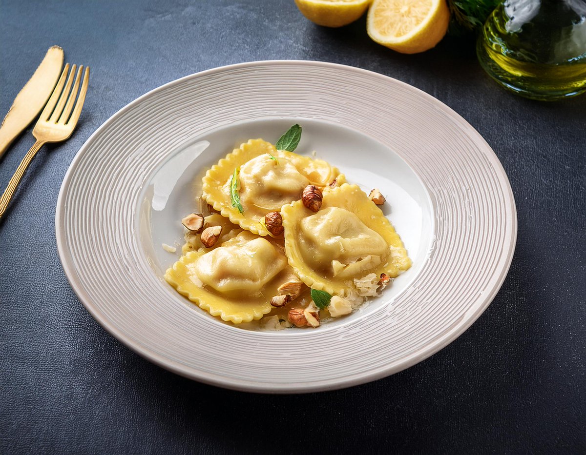 Happy Monday! Wie wäre es zu Mittag mit dem Menu «Duo vom Ravioli», Blumenkohl und Zitrone, mit gerösteted Haselnüssen und Cimone an Rieslingschaum? 🤤Zum gesamten Wochenmenu geht's hier: technopark.ch/fuer-mieter/es… #technopark_zh #restaurant #lunch 🖼️Generiert mit Adobe Firefly🤖