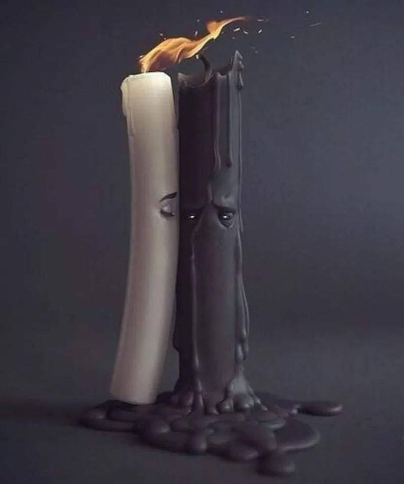 من يَتقبلك وأنتَ مُنطَفِئ يَستحق كُل الحُب🕯💛✨'