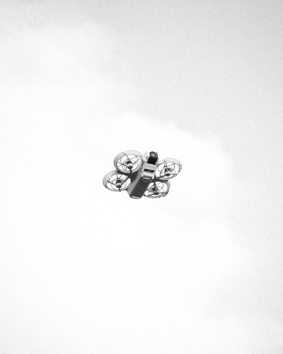 The DJI Neo on its maiden voyage. 5 Minutes later it decided to take a swim 🌊

#DJINeo #DroneDown  #EpicFails