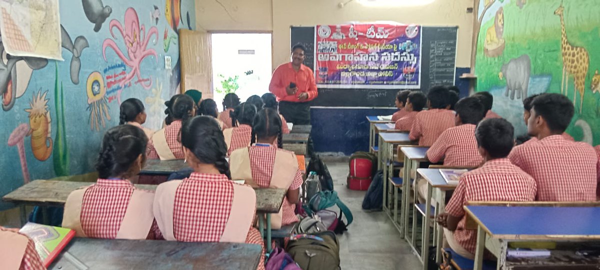 nalgondasheteam's tweet photo. #Nalgonda_Dist She Team Police Conducted #Awareness_Programme At #ZPHS_kesharajpally and SPR School for Crime against women On : 28-09-2024.
Cell : 8712670235 @Shikhagoel_IPS @NalgondaCop @tg_womensafety #NalgonaNatural https://t.co/kKTwQlkrYB