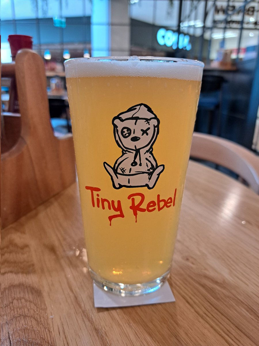 rumhamwitcher's tweet image. Airport pintss 🍻