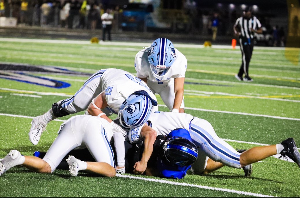 coachmreece's tweet photo. Run and Hit!! ๐บ #BeatCrest #FTC #NonNegotiable @NewsomeWolvesFB https://t.co/qWFDRYixTX