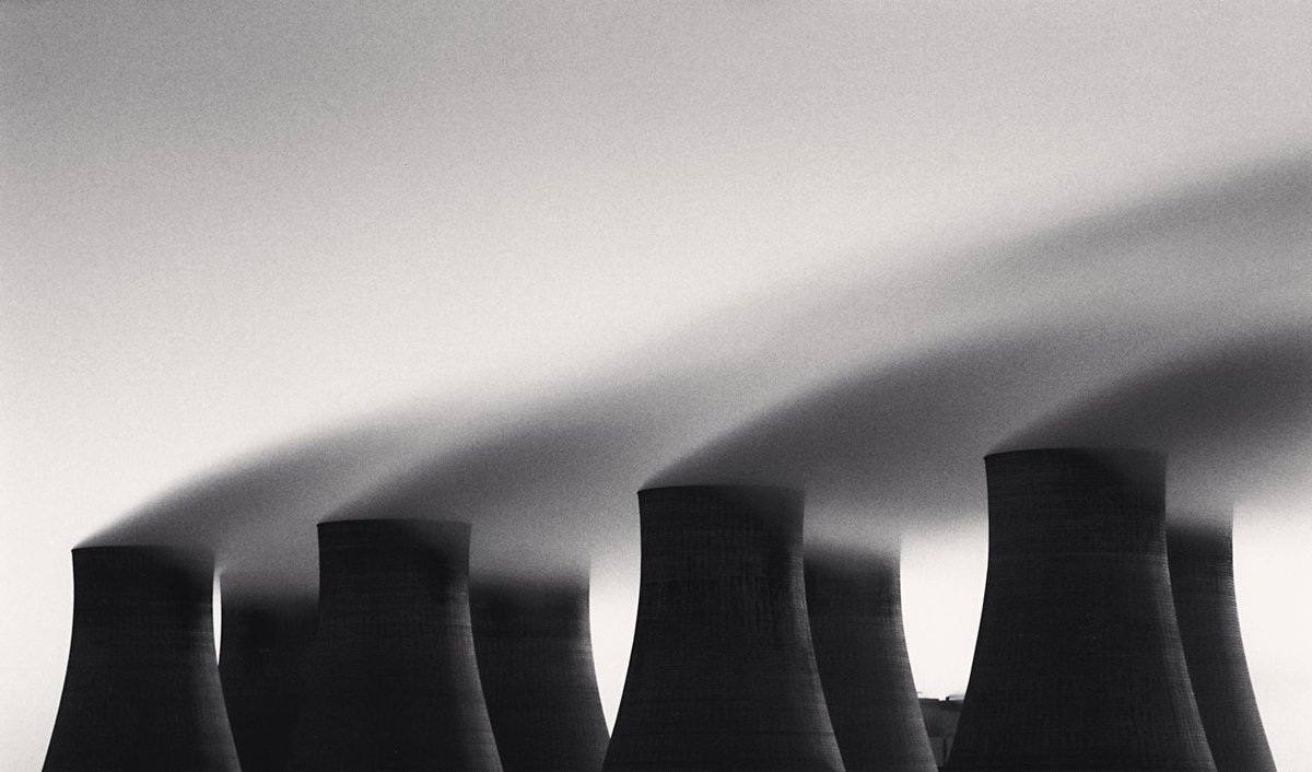 C20Society's tweet image. ⛔️ Today Ratcliffe-on-Soar, the last coal-fired power station in Britain, shuts down: The symbolic end of the carbon age after more than 200 years.
Its majestic 375ft cooling towers are the Avebury or Stonehenge of the 20th century, yet only 45 towers remain across the country,…