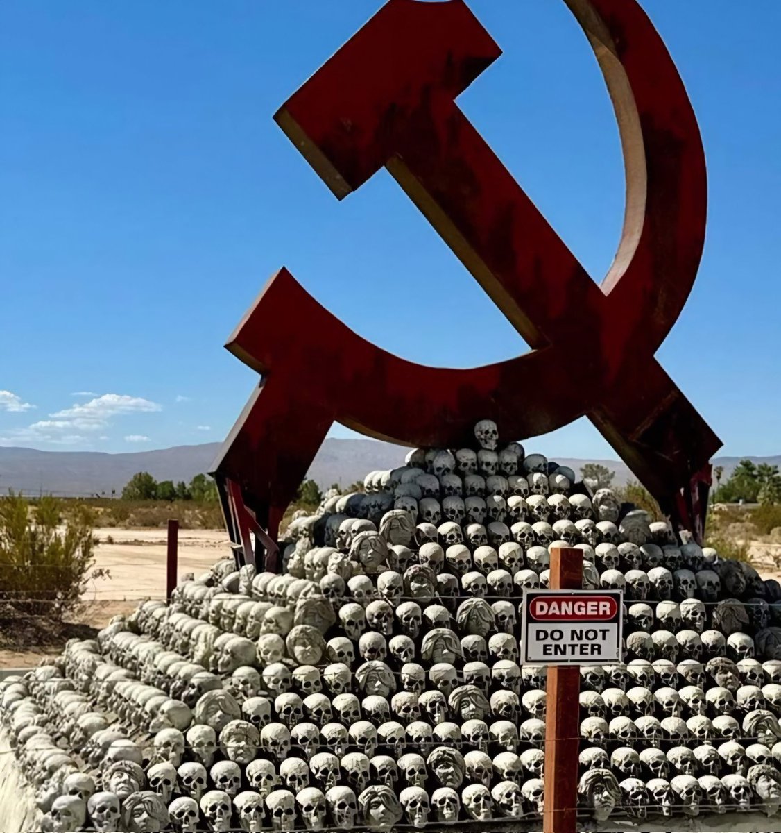 Die #UdSSR hat #Europa im WKII nicht befreit!
⅔ Europas wurden von den #USA &amp; #Großbritannien befreit. Das andere ⅓ wurde von der #Sowjetunion erobert. Erobert, nicht befreit. Befreien heißt Freiheit geben. Die Sowjetunion stürzte die eroberten Länder in die Sklaverei!

<a href="/uamyua/">𝕭𝖆𝖉</a>