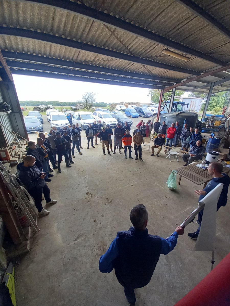 GroupeIsidore's tweet image. Choisir la bonne variété de maïs : un enjeu clé pour nos agriculteurs ! 👨‍🌾

Lors de nos 3 journées techniques, plus de 100 agriculteurs ont pu découvrir et comparer plus de 40 variétés de maïs🌽

#agriculture #groupeisidore