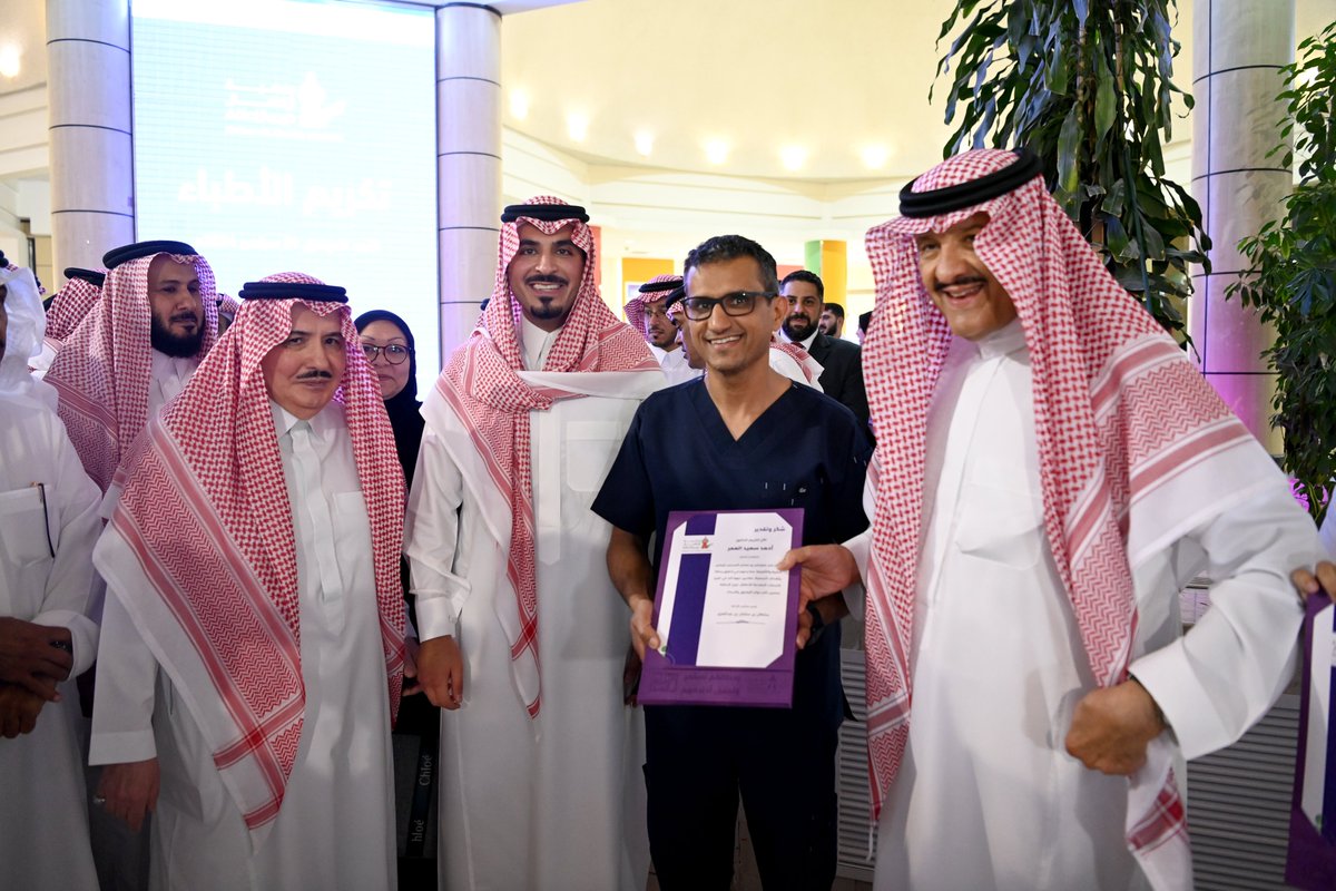 CWDA_SA's tweet photo. كرم الأمير سلطان بن سلمان على هامش احتفالات الجمعية بـ #اليوم_الوطني_السعودي94  برعاية #جاهز @JahezApp عدد من الأطباء في مجال التطوع الصحي لعام 2024، وذلك تقديراً لجهودهم في خدمة الأطفال ذوي الإعاقة وهم: د.هيفاء على الغبان ،د. البندري حسن الجميل، د. مازن خالد النويصر، د. آمنة طلعت بالجون، د. أحمد سعيد العمر، د. محمد جزاء العنزي.

#جمعية_الأطفال_ذوي_الإعاقة 
#جاهز_للخير