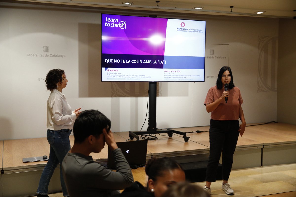 MWCapital's tweet photo. 💭 En el marc de l'exposició 'Recorda el Futur', aquest matí a @palaurobert, MWCapital i @learntocheck han organitzat "Que no te la colin amb la IA".

🤖 Un taller teòric-pràctic amb activitats gamificades per explicar què és la #IA i les seves aplicacions als estudiants. També s'han tractat els reptes ètics, la verificació de la informació i els riscos de la infoxicació.