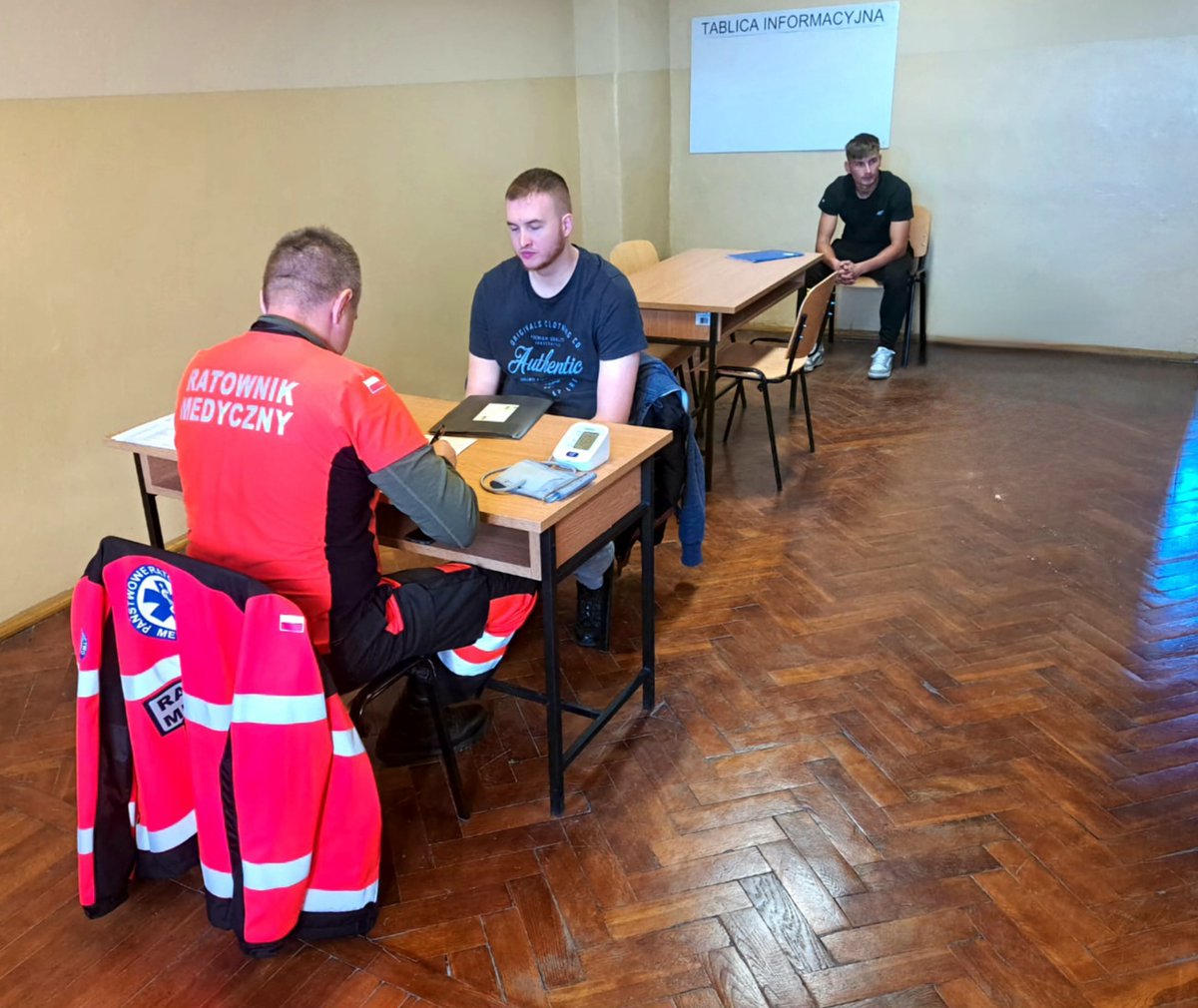 WCRGrudziadz's tweet photo. Dzisiaj na terenie #3psap w m. Chełmno odbyło się wcielenie VIII turnusu #DZSW❗
Ochotnicy wezmą udział w 27-dniowym szkoleniu, które zakończy się uroczystą przysięgą wojskową!🇵🇱 We wcieleniu uczestniczył Szef Wydziału Rekrutacji i Promocji mjr Łukasz CISZEK.
@MON_GOV_PL https://t.co/TgYzSKB6pL