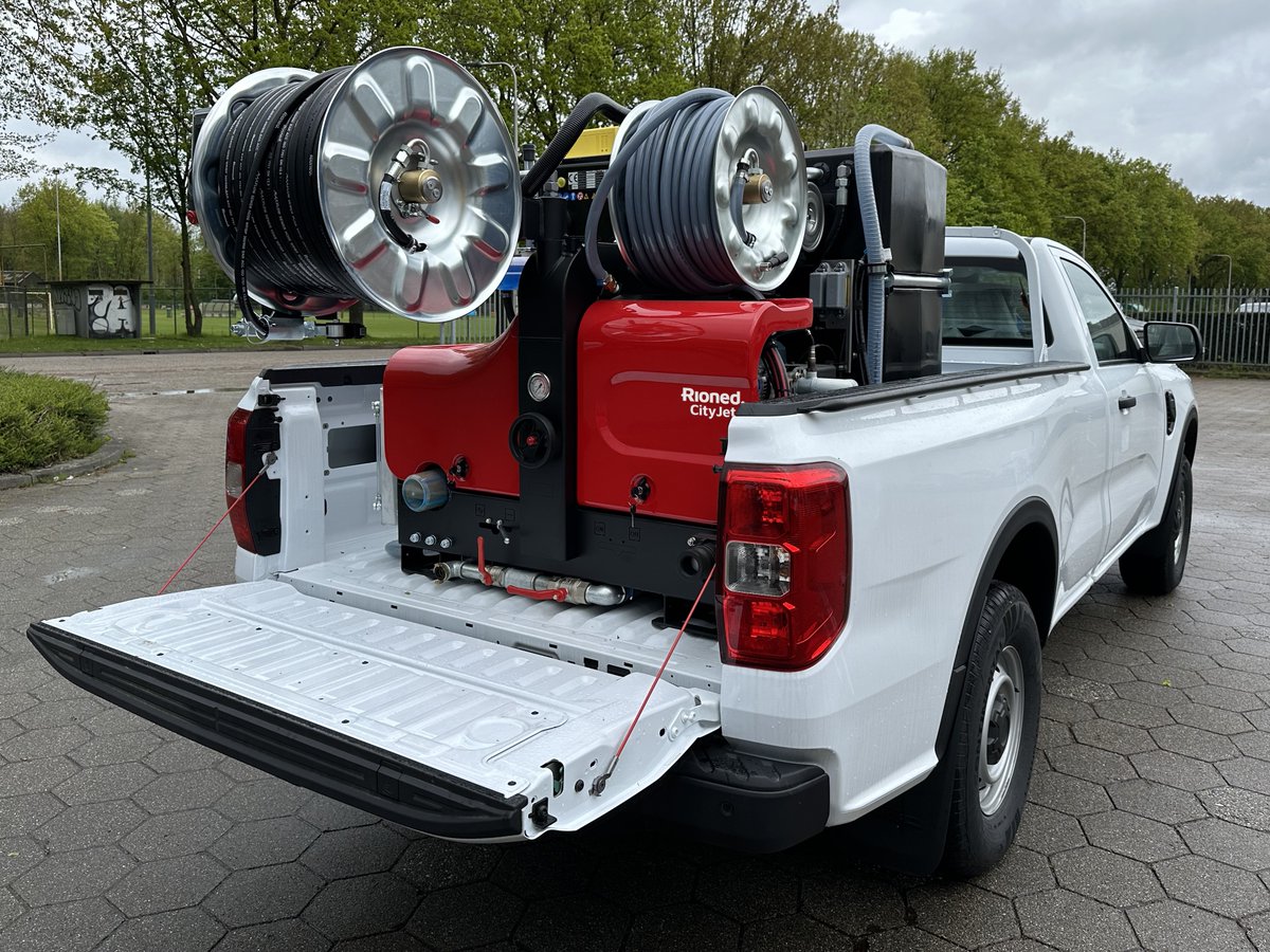 Met een Ford Ranger met CityJet ben je klaar voor elke klus, ongeacht het terrein. Deze 4x4 pick-up is het perfecte gereedschap voor klussen op de meest moeilijk bereikbare plekken. Smalle straten, parkeergarages en modderige paden zijn allemaal geen probleem voor dit voertuig.