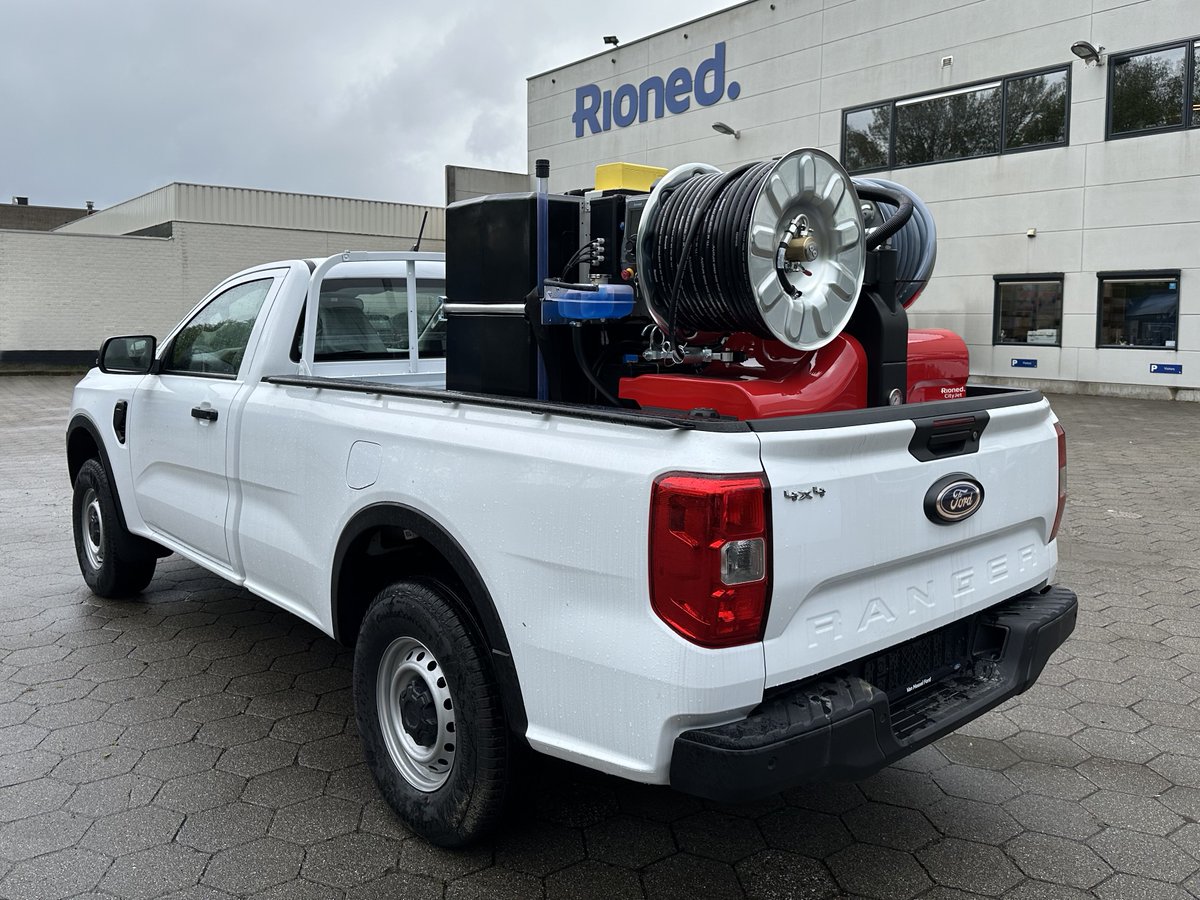 Rioned_INTL's tweet photo. With a Ford Ranger with CityJet, you are ready for any job, no matter the terrain. This 4x4 pick-up is the perfect tool for jobs in the most difficult-to-reach places. Narrow city streets, car parks and muddy paths are all no problem for this vehicle. https://t.co/11gVMDq0BF