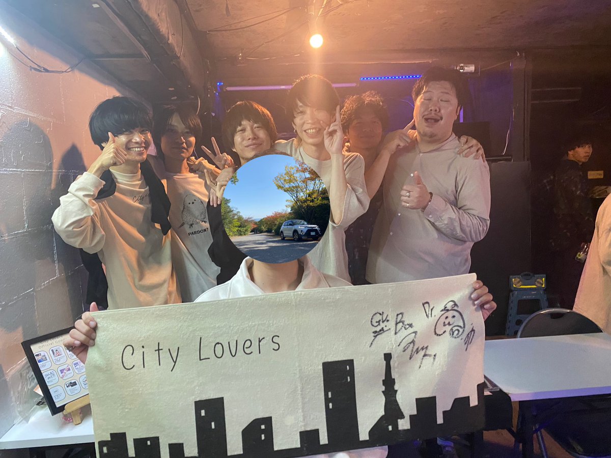 mano04011's tweet image. cityLovesの大阪発表されて速攻チケットお願いして、対バン相手発表されたらまさかのoldflameで行く前からワクワク😂
東京と群馬と中々行けんけん関西来てくれるのはホントに有難い！！
ライブも物販も楽しかったけんまた会いに行きます🔥
AKAMONEのドラムもカッコ良かったです
#oldflame
#CityLovers