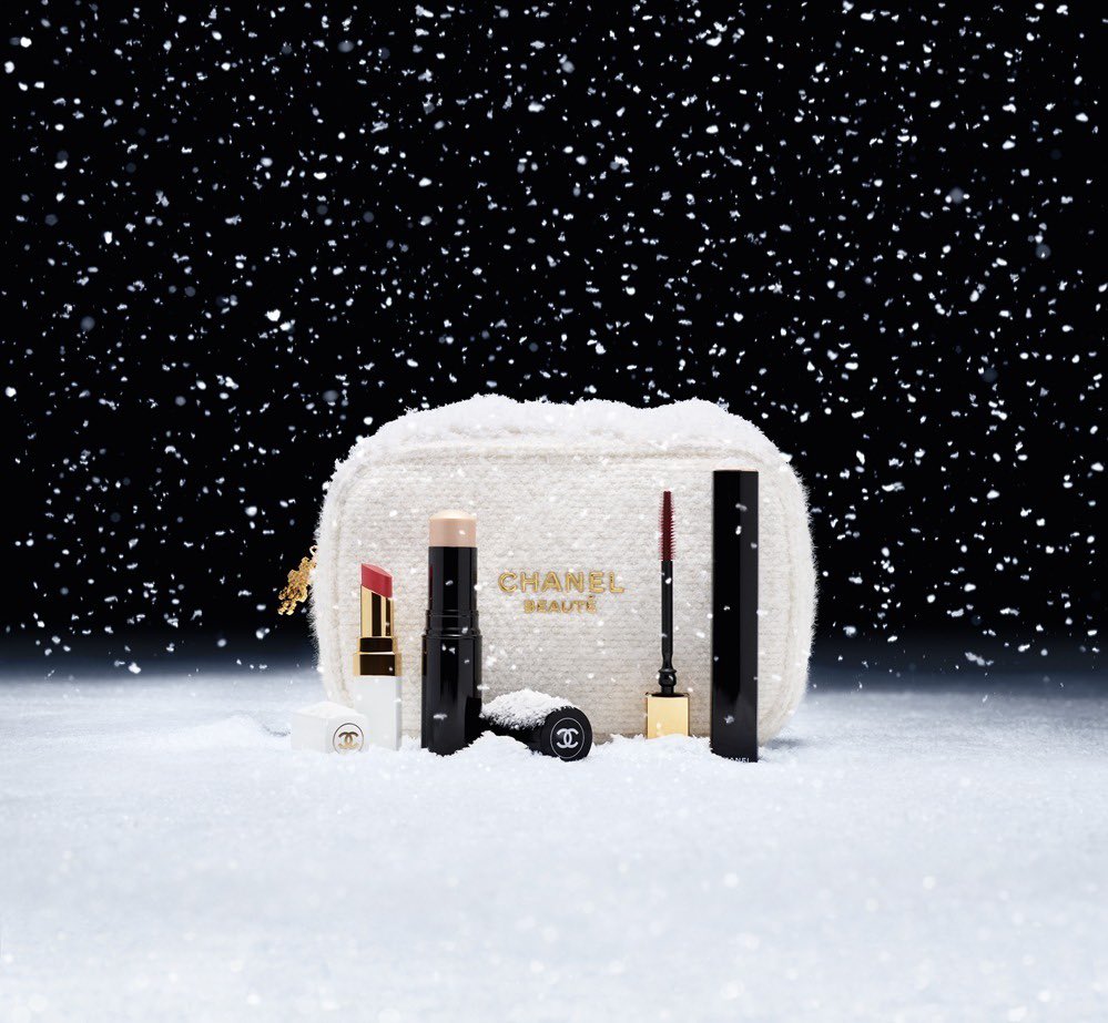 ____mpons's tweet photo. CHANELのクリスマスコフレの情報来た~🤍
去年争奪戦で見事負けたから今年こそは絶対にGETしたい💭  ✍🏻11/8~限定発売 https://t.co/PYwGc3TNDT