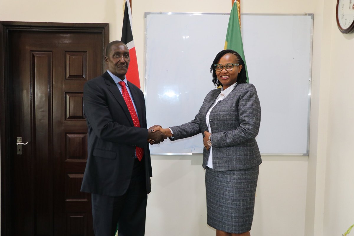 burugu_j's tweet photo. CRA @DRSKenya thanked Hon. Kabucho of @Kenyajudiciary Magistrates Courts for hosting DRS in a discussion on refugee challenges in court due to lack of docs &amp; residing outside designated areas. We explored joint training for Court Users &amp; Magistrates’ Colloquium to find solutions https://t.co/AFz9zr7h1l