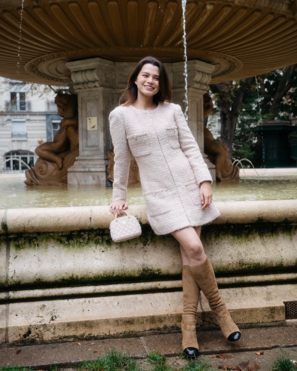 ELLEThailand's tweet photo. #ELLEexclusive ลุคคุณหนูอินปารีส! ส่องลุคของสาวเบคกี้ รีเบคก้า @AngelssBecky ในโททัลลุคจาก Chanel ก่อนไปร่วมชมแฟชั่นโชว์คอลเล็กชั่น Spring/Summer 2025 ในวันพรุ่งนี้ (1 ตุลาคม) รอติดตามชมทุกโมเมนต์ส่งตรงจากโชว์ได้ทุกแพลตฟอร์มออนไลน์ของเรา!

#ELLEThailand
#Beckysangels #CHANEL https://t.co/qILZzEgYDk
