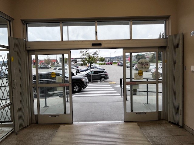 Xpandasecurity's tweet photo. A great installation - Xpanda powder coated security gates with Interchangeable cores, our website https://t.co/2GLLC61mgV , call  800-835-0214 or email info@xpandasecuritygates.com 
#PropertyManagement #security #retail #assetprotection #lossprevention #plaza #store #storefront https://t.co/qzaVeF1n8W