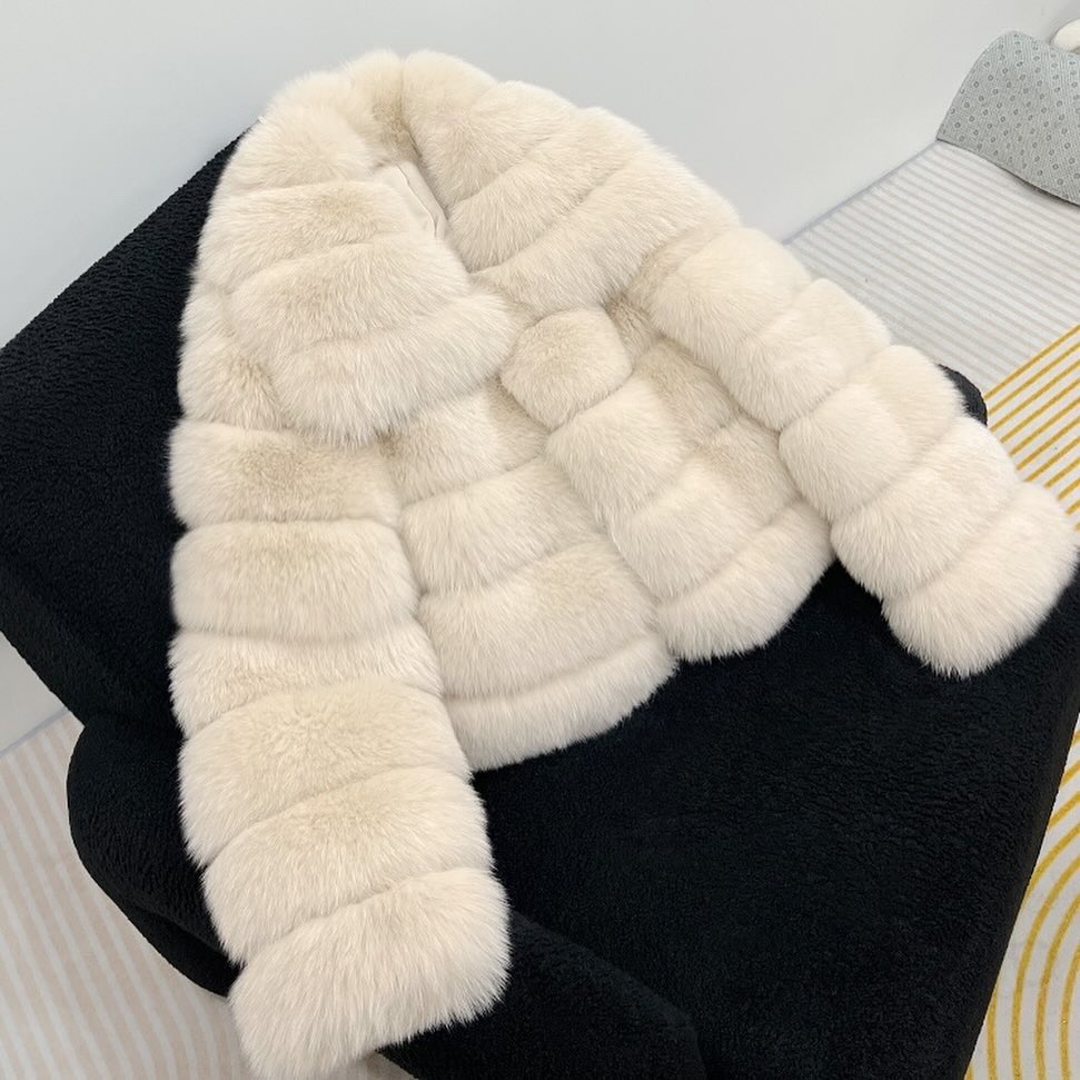 jiunuofur47446's tweet photo. Nice Cream Color 100% Real Fox Fur Coat ! 

Global Shipping 🚢🚢 Welcome DM us to Customize ✉️👉 WA: +86 135 1134 2196

#realfoxfur #foxcoat #creamclothing #fuffy #fox #winteroutfit #warmclothes #softclothes #womenfurcoats #londonoutfit #newyorkfashion #milanfashionweek https://t.co/uzqDi4kLIr