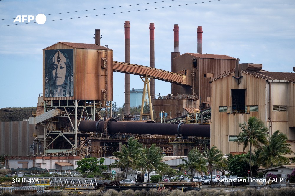 Depuis la découverte des premiers gisements à la fin du XIXe siècle, le destin de la Nouvelle-Calédonie est intimement lié à l'exploitation du nickel, une ressource devenue importante pour la transition écologique #AFP 

➡️ u.afp.com/5RcZ