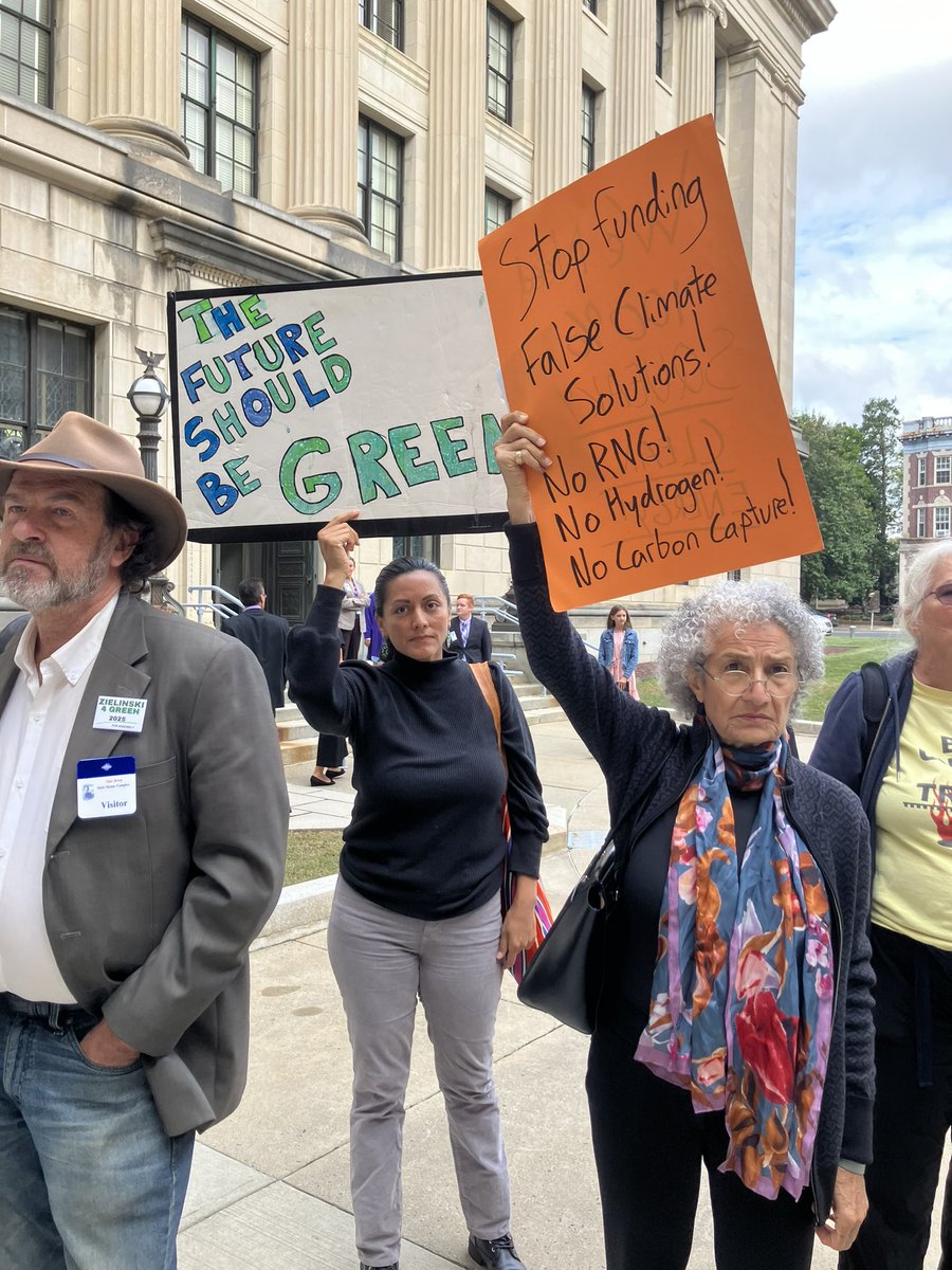 EmpowerNJ's tweet photo. We’re outside the statehouse in Trenton to kickoff our legislative campaign for bold climate action and a squeaky clean energy future! https://t.co/BuND5bbOSF