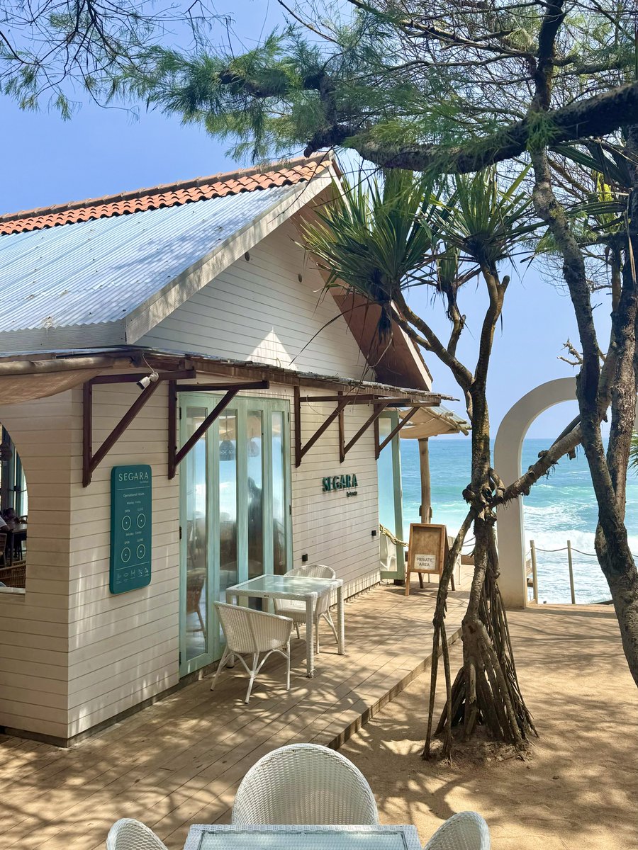 cloudysnowys's tweet photo. 📍 segara by inessya, gunkid yogyakarta

tempat lunch tercantik yang aku kunjungin di yogyakarta, langsung view laut bener2 cantik banget &amp; adem viewnya bestt😭🩵

habis makan bisa langsung ke pantainya~ https://t.co/IrwOHkcKbv