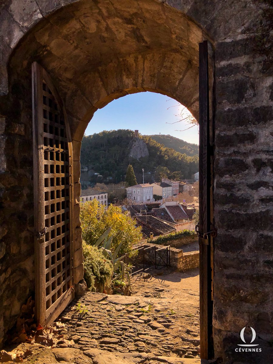 PODCAST 🎙️ I Samedi dernier dans sa chronique sur France @bleugardlozere en partenariat avec <a href="/Cevennes_/">Les Cévennes d’Oraterra</a> by Oraterra, @Stephane_Ozil revenait sur un souvenir d’enfance qui passe par la Tour Gisquet à Saint Ambroix ! 🏘️ 👉 francebleu.fr/emissions/les-… #Cévennes #Gard