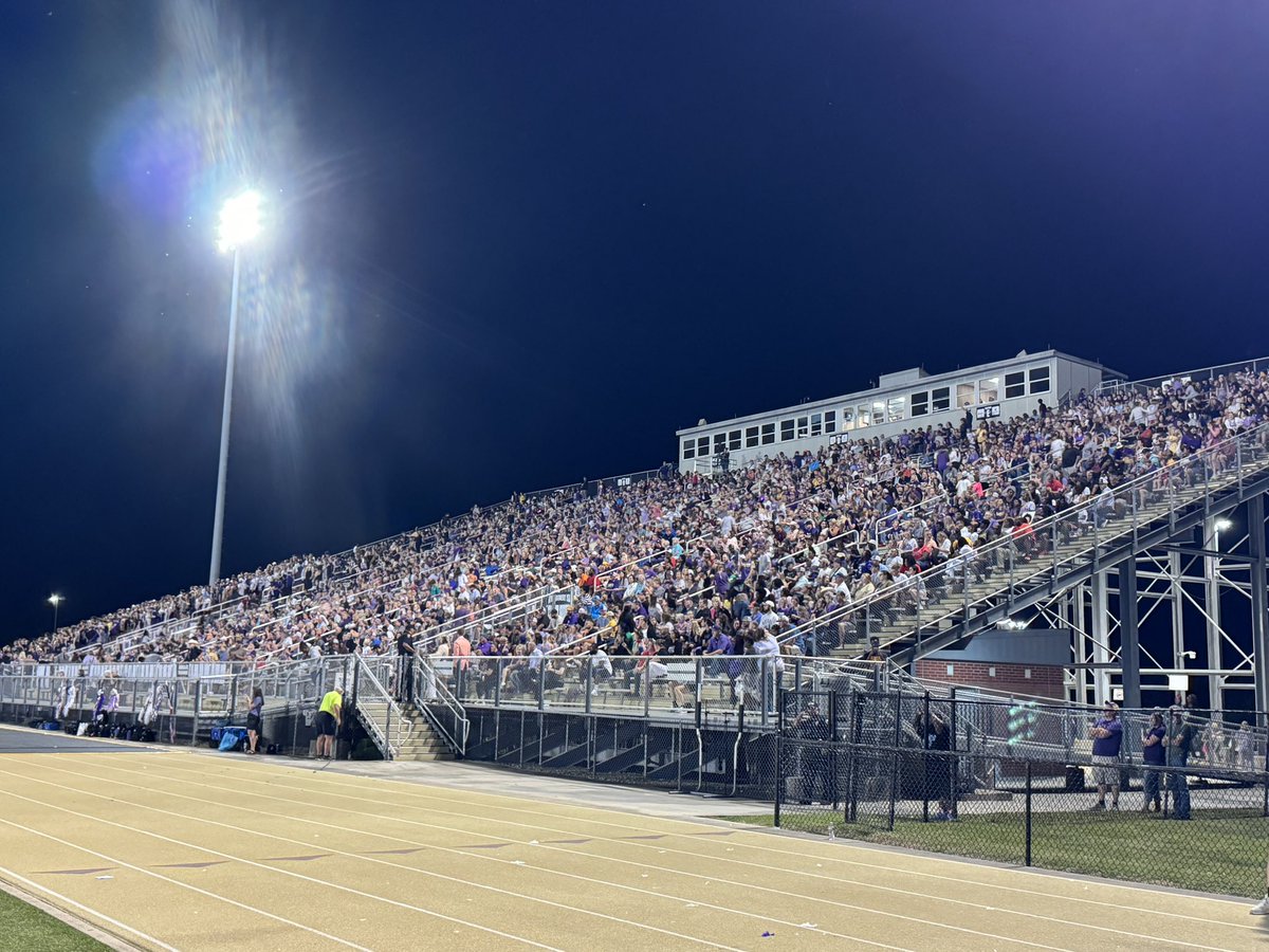 Unbelievable crowd last Friday night! 

Love what you do.
Love where you do it. 
Love who you get to do it with.

Very thankful for the support our community gives our student-athletes‼️