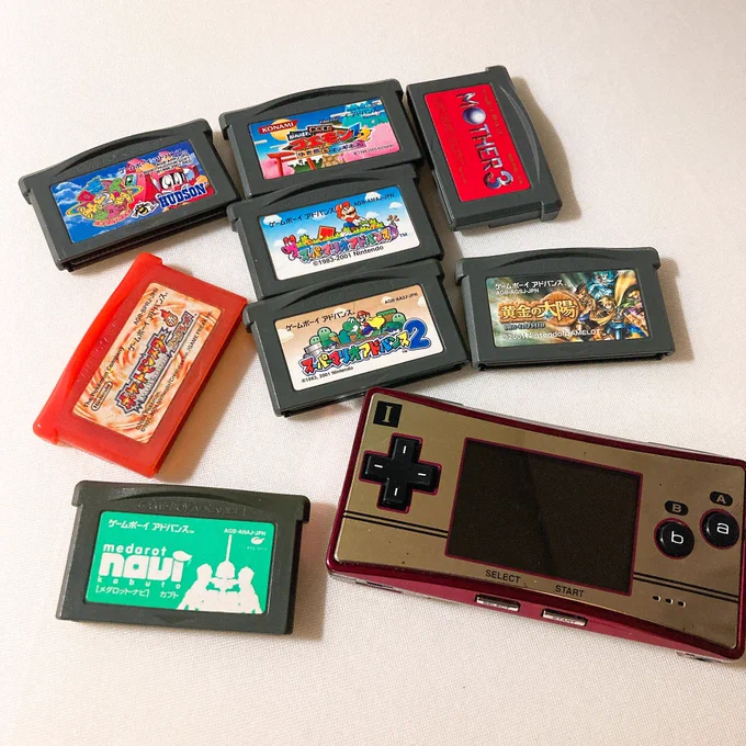 ゲームボーイミクロでやるアドバンスソフトもめちゃいいんだ。ゴエモンをやってた。 