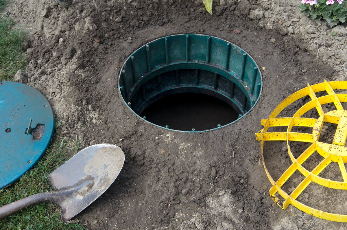 Jeffrey60493703's tweet image. Need a new septic system installation? Our team offers top-quality installations customized to fit your property's unique needs. From design to completion, we handle every step of the process with professionalism and expertise. 💻📝 #septicinstallations #customdesign