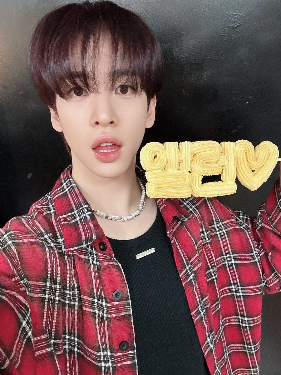 CRAVITY_twt's tweet image. 러비티~ 
9월에도 넘 행복했고 우리 10월에도 행복하게 보내보자~~ &amp;gt;.&amp;lt;
#크래비티 #앨런 #CRAVITY #ALLEN