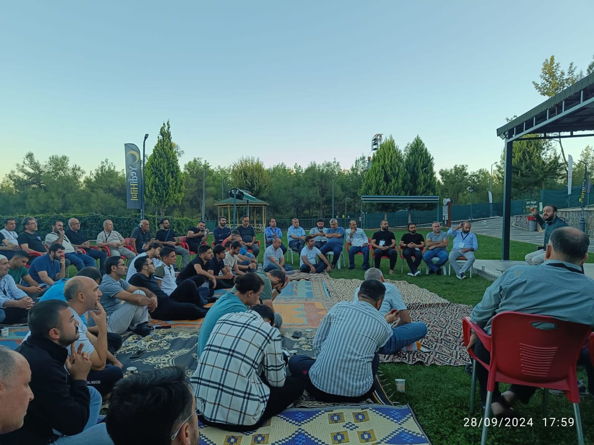 7hilaldiyarbakr's tweet photo. "Yedihilal Diyarbakır Temsilciliği olarak, 'Gaziantep Bölge Eğitim Kampı'na katılım sağladık. Eğitimlerimiz, iyiliğe vesile, kötülüğe set olsun inşallah. Hayra anahtar, şerre kilit olmayı Rabbim nasip etsin. 🤲📚🕌

#Eğitim #İyilik #HayraVesile #Yedihilal https://t.co/pD9oVlHVaE