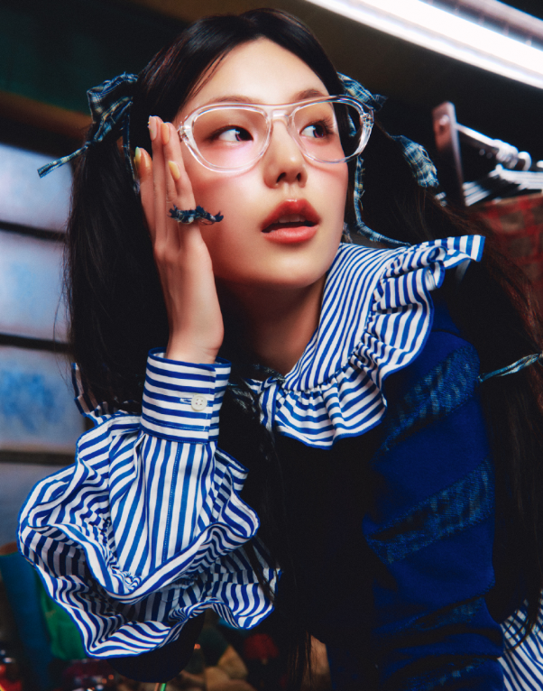 AboutMusicYT's tweet photo. ITZY in new concept photos for 'Gold'. https://t.co/7Mgopp7Nzf