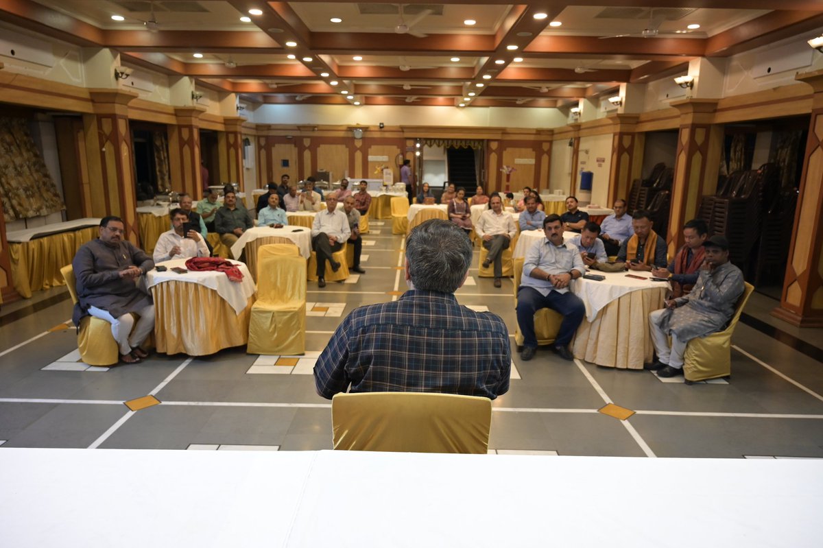 Rajesh Pande (@panderajeshbjp) on Twitter photo рдлреНрд░рд╛рдпрдбреЗ рдХреНрд▓рдм рдЪреНрдпрд╛ рдЪреМрджрд╛рд╡реНрдпрд╛ рдЧреЗрдЯ рдЯреБрдЧреЗрджрд░ рдХрд╛рд░реНрдпрдХреНрд░рдорд╛рдЪреЗ рдЖрдпреЛрдЬрди рд╣реЙрдЯреЗрд▓ рд╢реНрд░реЗрдпрд╕ рдпреЗрдереЗ рдорд╛рдЭреНрдпрд╛ рд╡рддреАрдиреЗ рдХрд░рдгреНрдпрд╛рдд рдЖрд▓реЗ. рдпрд╛ рд╡рд┐рд╢реЗрд╖ рдкреНрд░рд╕рдВрдЧреА рдЗрдВрдбрд┐рдпрди рдЪреЗрд╕ рдЯреАрдордЪреЗ рдХреЛрдЪ рдЕрднрд┐рдЬреАрдд рдХреБрдВрдЯреЗ рд╕рд░ рдкреНрд░рдореБрдЦ рдЕрддрд┐рдереА рдореНрд╣рдгреВрди рдЙрдкрд╕реНрдерд┐рдд рд╣реЛрддреЗ. рддреНрдпрд╛рдВрдЪрд╛ рд╕рдиреНрдорд╛рдирд╛рд░реНрде рд╕рддреНрдХрд╛рд░ рдХрд░рдгреНрдпрд╛рдд рдЖрд▓рд╛. рдпрд╛ рдкреНрд░рд╕рдВрдЧреА рддреНрдпрд╛рдВрдиреА рдЖрдкрд▓реНрдпрд╛ рдЦреЗрд│рд╛рддреАрд▓ рдЕрдиреБрднрд╡ рдЖрдгрд┐ рд╡рд┐рдЪрд╛рд░ рдлреНрд░рд╛рдпрдбреЗ рдХреНрд▓рдм рдЪреНрдпрд╛ рдЪреМрджрд╛рд╡реНрдпрд╛ рдЧреЗрдЯ рдЯреБрдЧреЗрджрд░ рдХрд╛рд░реНрдпрдХреНрд░рдорд╛рдЪреЗ рдЖрдпреЛрдЬрди рд╣реЙрдЯреЗрд▓ рд╢реНрд░реЗрдпрд╕ рдпреЗрдереЗ рдорд╛рдЭреНрдпрд╛ рд╡рддреАрдиреЗ рдХрд░рдгреНрдпрд╛рдд рдЖрд▓реЗ. рдпрд╛ рд╡рд┐рд╢реЗрд╖ рдкреНрд░рд╕рдВрдЧреА рдЗрдВрдбрд┐рдпрди рдЪреЗрд╕ рдЯреАрдордЪреЗ рдХреЛрдЪ рдЕрднрд┐рдЬреАрдд рдХреБрдВрдЯреЗ рд╕рд░ рдкреНрд░рдореБрдЦ рдЕрддрд┐рдереА рдореНрд╣рдгреВрди рдЙрдкрд╕реНрдерд┐рдд рд╣реЛрддреЗ. рддреНрдпрд╛рдВрдЪрд╛ рд╕рдиреНрдорд╛рдирд╛рд░реНрде рд╕рддреНрдХрд╛рд░ рдХрд░рдгреНрдпрд╛рдд рдЖрд▓рд╛. рдпрд╛ рдкреНрд░рд╕рдВрдЧреА рддреНрдпрд╛рдВрдиреА рдЖрдкрд▓реНрдпрд╛ рдЦреЗрд│рд╛рддреАрд▓ рдЕрдиреБрднрд╡ рдЖрдгрд┐ рд╡рд┐рдЪрд╛рд░