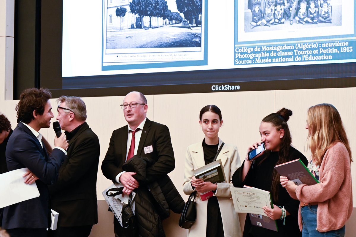 YoannS's tweet photo. J’ai eu l’honneur d'animer au #Sénat la Cérémonie des prix de la 2e Edition Concours national sur l’histoire de la colonisation et de la guerre d’Algérie, de @A2CGA

Merci à @RachidTemal Parrain d'honneur et @RachidArhab parrain promotion 2024. Bravo aux lauréats et lauréates ! https://t.co/FceE0iuEpe