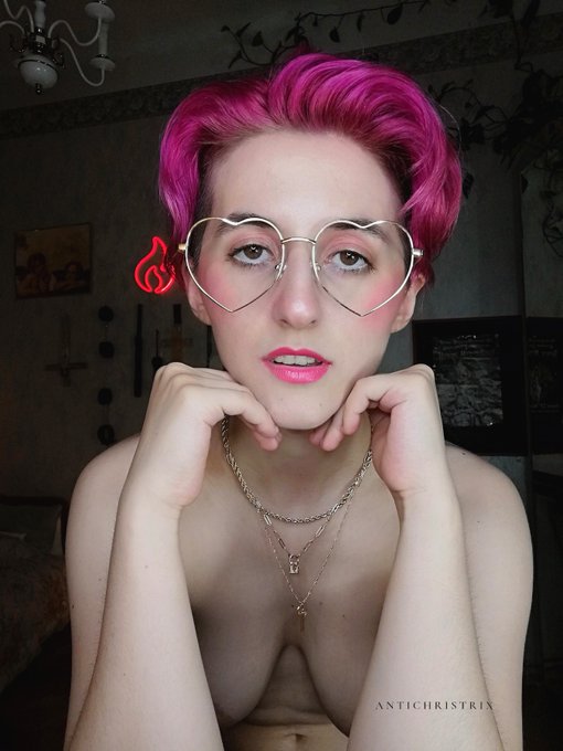 Let me be your Halloween candy 🍧 https://t.co/cclixry8PZ