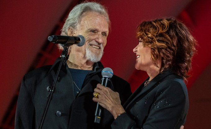 Kris Kristofferson’s Final Performances Are Required Viewing

The late songwriter appeared at Willie Nelson's 90th birthday shows to join Rosanne Cash and Norah Jones for a pair of tear-jerking duets. 

Watch: rollingstone.com/music/music-fe…
