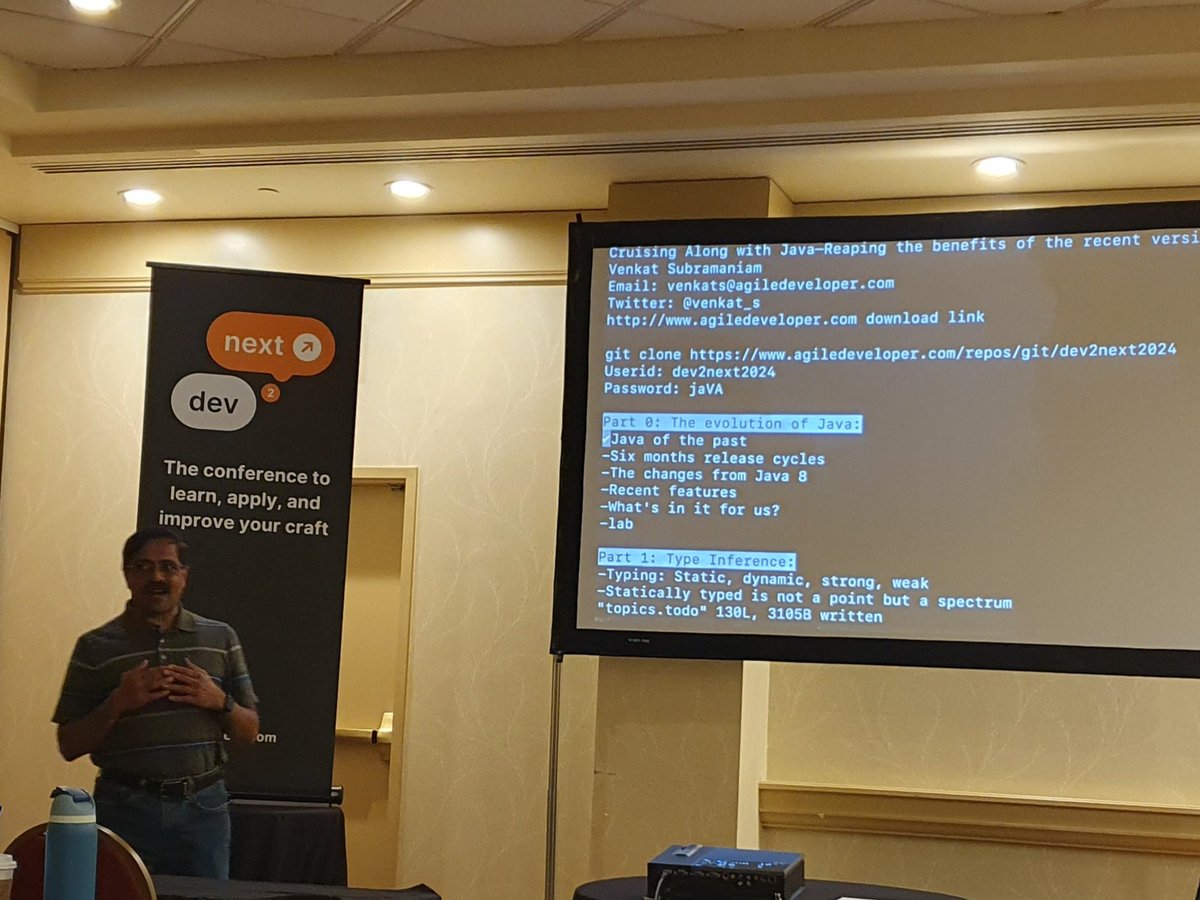 MaritvanDijk77's tweet image. Starting of @dev2next (a.k.a. VenkatConf) properly with the man himself @venkat_s on #Java 💪🙌 #dev2next