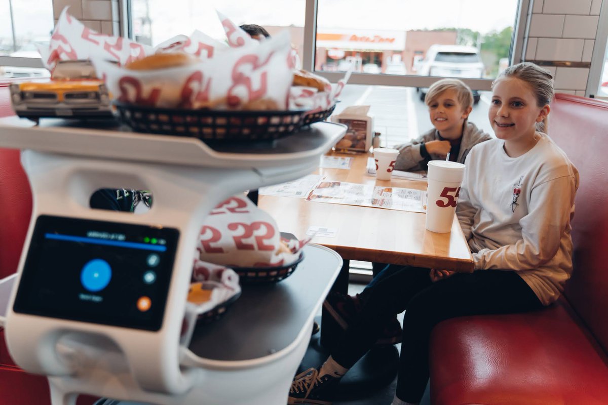 ExobotRobotique's tweet image. Découvrez une nouvelle ère de la livraison en résidence pour aînés avec les robots d&apos;Exobot, une première au Canada et originaires des États-Unis. Grâce à la technologie Bear Robotics, ces robots intelligents offrent à vos résidents une expérience moderne et conviviale. #exobot